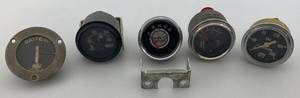 lot 224 image: Misc. Vintage 2 Auto Gauges Oil Pressure, Temp, Battery & More