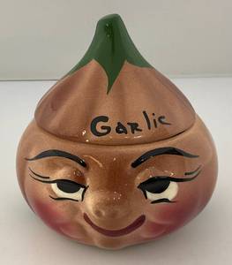 lot 242 image: 1950s Garlic Dish Made By Deforest Of California 5 12 Tall