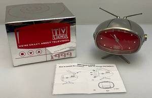 lot 4 image: RARE TV Land 1999 Chrome Modern Retro Desk Clock (NIB)