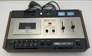 lot 245 image: Vintage Wood Grain AKAI GXC-38D Tape Deck (SEEMS TO WORK)