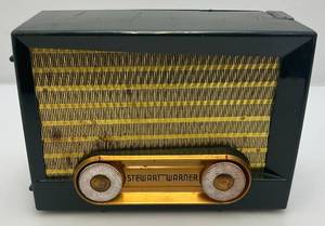 lot 264 image: 1949 Turnabout Antique STEWART WARNER Radio 9153-A Tube Bakelite Radio (Untested)