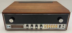 lot 277 image: Vintage Solid Wood HEATHKIT AMFM Solid State Receiver AR-15 (Turns On)