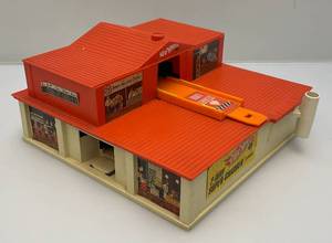 lot 324 image: 1968 Hot Wheels Two Way Super Charger Track Building (Untested)