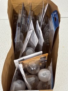 lot 43 image: Candelabra Base Light Bulbs