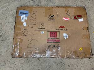 lot 17 image: Swan Sea Locking Display Case with Cork Boards