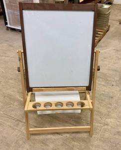 lot 8 image: Childrens Art Easel-Paint Holders, Chalkboard & White Board