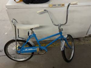 lot 13 image: Sears & Roebuck-Free Spirit Bike-Banana Seat, Chrome Fenders, Reflectors and New Tires
