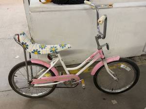 lot 14 image: Coast King Princess Bike-Daisy Banana Seat, Reflectors Good Tires