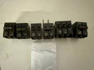 lot 19 image: Siemens Circuit Breakers-See Photos for Amps