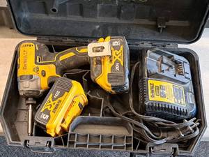 lot 812 image: DeWalt 14 (6mm) 20V 5Ah Impact Driver DCF887 with (2) 20V Max 5Ah Battery, (1) Charger