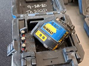 lot 814 image: DeWalt 4.5V Self-Leveling Line Laser Chalk Line Generator DW088 with Case, (3) AA Batteries