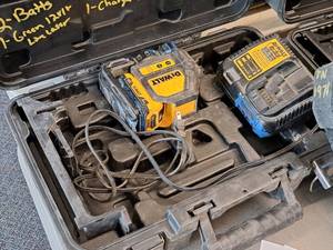lot 816 image: DeWalt 6V-12V Laser DW088LG with (1) 12V 2Ah Battery, (1) Charger, Case