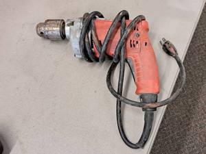 lot 828 image: Milwaukee Magnum Holeshooter 12 Drill