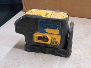 lot 831 image: DeWalt 6V 3 Beam Laser Pointer DW083CG