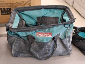 lot 851 image: Makita 16 Tool Bag