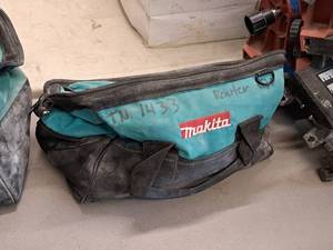 lot 852 image: Makita 16 Tool Bag