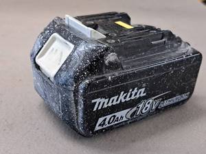 lot 886 image: Makita 18V 4Ah Rechargeable Lithium Ion Battery BL1840B