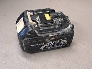 lot 885 image: Makita 18V 3Ah Rechargeable Lithium Ion Battery BL1830