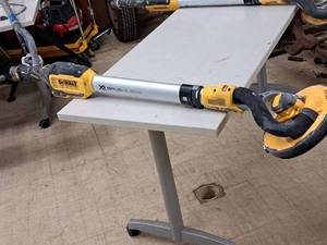 lot 811 image: DeWalt 8.85 (225mm) Variable Speed 20V Drywall Sander DCE800