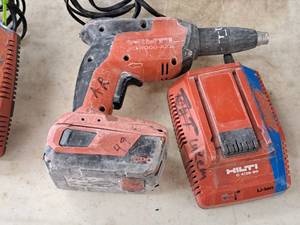 lot 913 image: Hilti 21.6V Cordless Drywall Screwdriver SD 5000-A22 with 22V 4.0Ah Battery, Charger