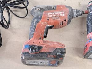 lot 918 image: Hilti 21.6V Cordless Drywall Screwdriver SD 5000-A22 with 22V 2.6Ah Battery, Charger