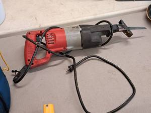 lot 720 image: Milwaukee Sawzall Reciprocating Saw 6509-21