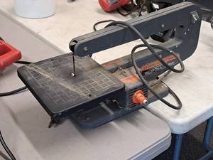 lot 724 image: Sears Craftsman Motorized Scroll Saw 572.247200