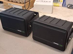 lot 743 image: Lot of (2) Bose Environmental Speakers with Wall Mounts 32SE