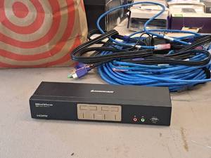 lot 750 image: IOGear MiniView 4-Port HDMI Multimedia HD KVMP Switch with Cords