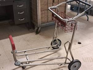 lot 779 image: Smarte Carte Shopping Cart