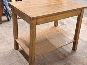 lot 1026 image: Wooden Table