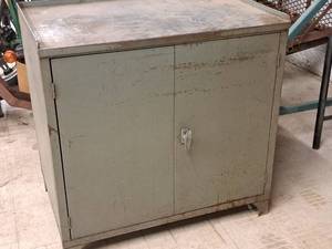 lot 1028 image: Metal Storage Cabinet