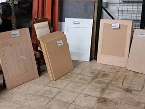 lot 1034 image: Lot of (15) Assorted Cabinet Doors, Heavy Duty Laminate Table Tops, Laminate Shelving, Panels