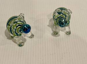 lot 5 image: Hand Blown Glass Pig Salt & Pepper Shakers
