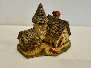 lot 9 image: David Winter Collection The Vicarage