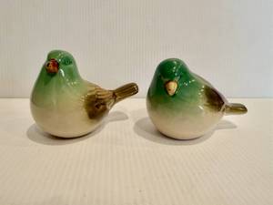 lot 21 image: Pair of Green & Brown Ceramic Birds