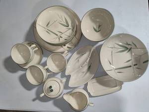 lot 18 image: Winfield Bamboo Pattern Porcelian Hand Crafted China