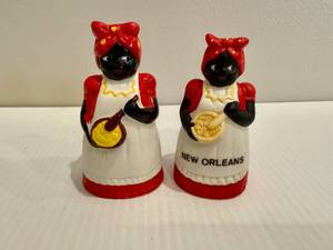 lot 26 image: Black Americana Bell & Toothpick Holder