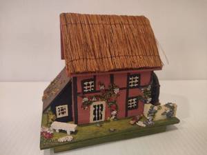 lot 12 image: Pauline Ralph Thatched Cottage Music Box