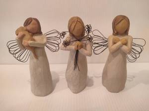 lot 14 image: Willow Tree Angel Figurines