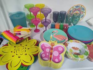 lot 114 image: Huge Lot of Summer Plastic Dishware