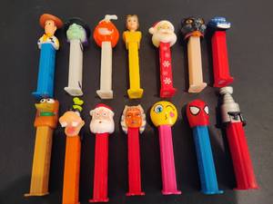 lot 99 image: Vintage PEZ Dispensers