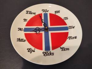 lot 59 image: Norwegian Flag Clock