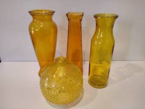 lot 91 image: Amber Vases