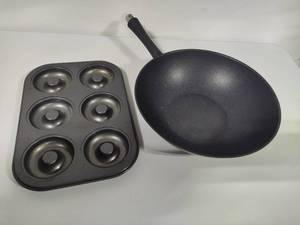 lot 79 image: Nordic Ware Wok & Donut Pan
