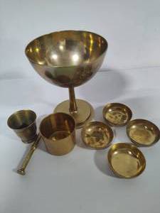 lot 38 image: Lot of Misc Brass Decor