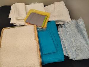 lot 63 image: Assorted Tablecloths & Napkins