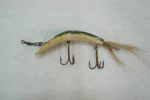 lot 4 image: Vintage Flatfish Lure