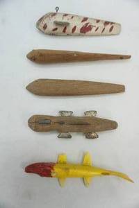 lot 6 image: Vintage Ice Fishing Decoys