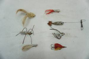 lot 9 image: Vintage Fly Fishing Lure Lot